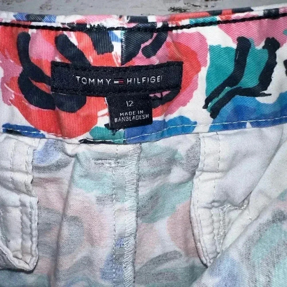 Tommy Hilfiger Floral Shorts - Picture 5 of 5